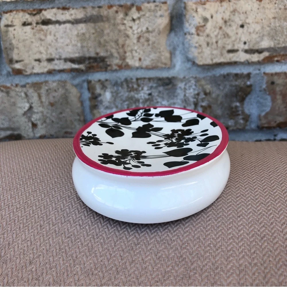 Steve Madden Ceramic Juliet Soap Dish Vase Black White floral Bathroom Accessory